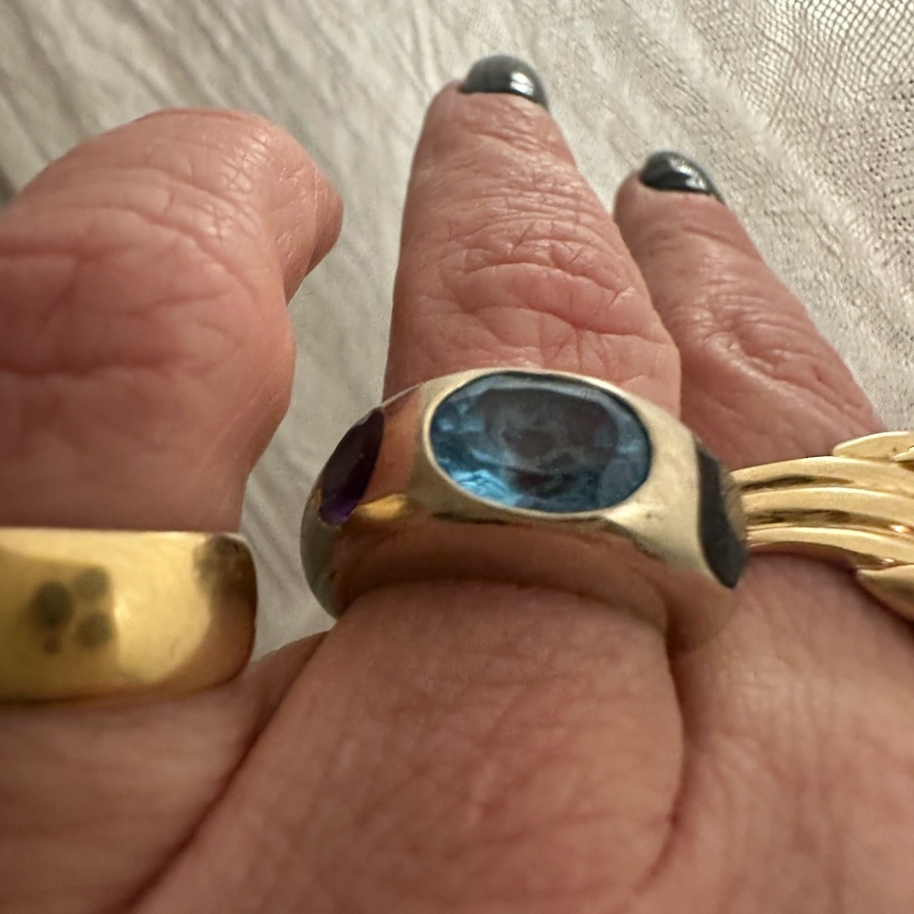 14k White Gold doughnut Ring with Blue iolite, blue topaz and amethyst - Picture 6 of 8